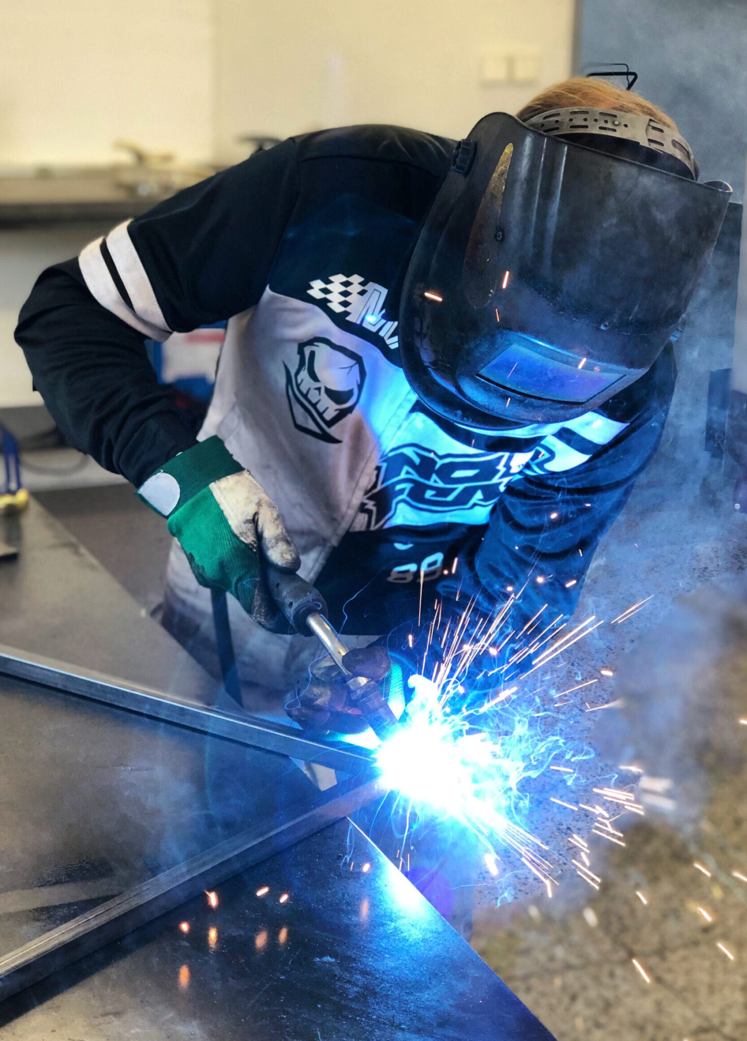 Svařování v dílně kousek od Brna.